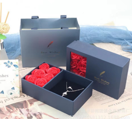 Collar de trébol de cuatro hojas de lujo